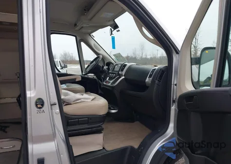 2021 Ram Promaster 3500 Window Van High Roof 159 Wb Ext z USA, uszkodzony, nr VIN 3C6MRVUG3ME590906